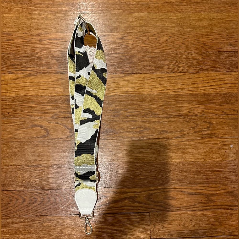 Ahdorned strap